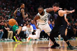 NBA finalo starte „Celtics“ nepaliko vilčių L. Dončičiui ir „Mavericks“