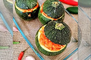 Įdarytos mini cukinijos: tarkuoti per  gražios, tad tapo puikiu patiekalu  