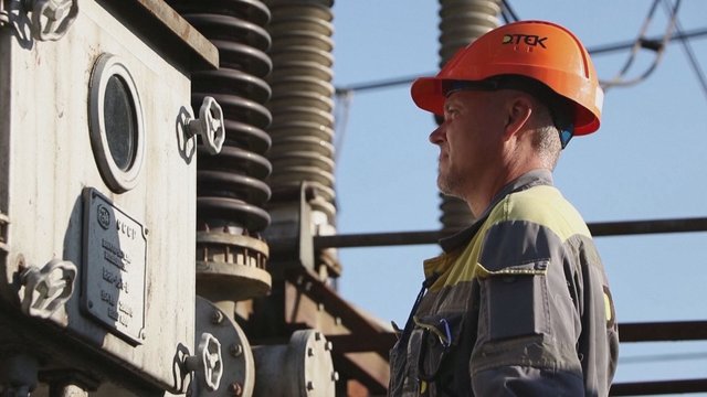 Dėl rusų atakų Ukrainoje tęsiasi elektros energijos tiekimo sutrikimai: nustatyti suvartojimo limitai