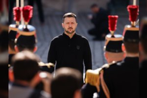 Apklausa: ukrainiečių pasitikėjimas V. Zelenskiu yra mažiausias per visus karo metus