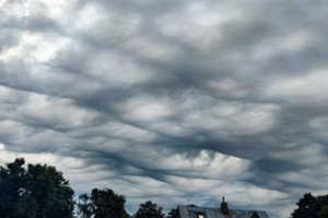 Kerintis vaizdas: dangų aptraukė itin grėsmingai atrodantys debesys