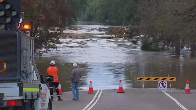 Liūtys neaplenkė ir Australijos: evakuojami priemiesčiai, perspėjama – potvynių gali kilti ir daugiau