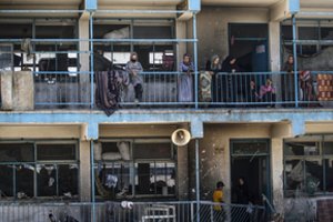 Izraelis teigia, kad per smūgį JT mokyklai Gazos Ruože žuvo 17 smogikų