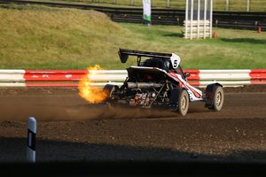 Pirmoji Europos autokroso čempionato etapo diena Vilkyčiuose: liepsnos, avarijos ir raudonos vėliavos