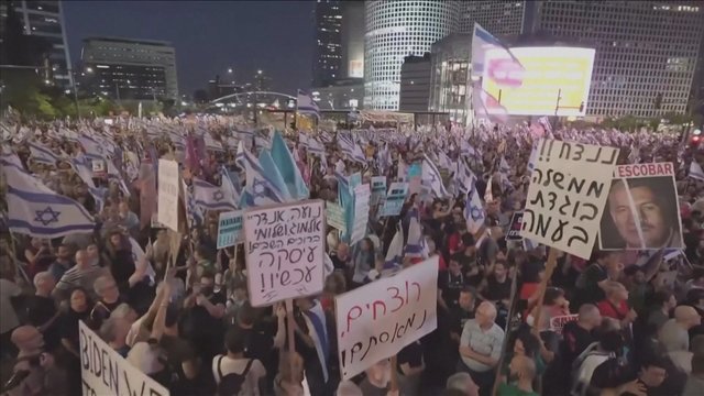Tūkstančiai izraeliečių vėl išėjo į Tel Avivo gatves: siekiant sutramdyti įsisiūbavusią minią – pasitelktos vandens patrankos