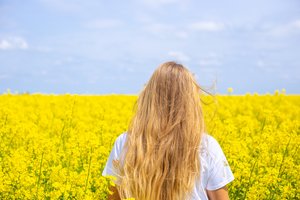 UV spinduliai gali pakenkti plaukams: patarė, kaip juos saugoti vasaros sezonu