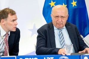 Pergalės priežastis įvardiję konservatoriai sulaukė klausimų dėl G. Landsbergio ir R. Juknevičienės pradingimo