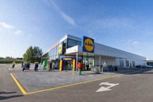 „Lidl“ įžengė į dar vieną Lietuvos miestą: minios pirkėjų plūdo nuo ankstaus ryto, dar prieš atidarymą