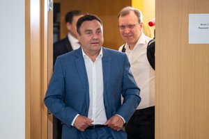 P. Gražulis jau kraunasi lagaminus į Briuselį: kam atiduos pusę algos, ką darys su anglų kalba ir vaikais?