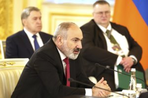 Armėnijoje protestuotojai reikalauja premjero apkaltos