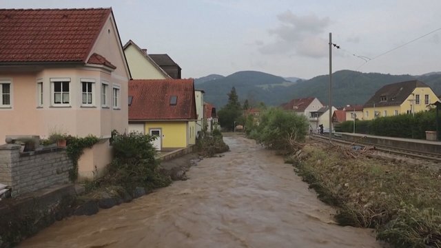Austrijoje rimstant liūtims, gyventojai įspėjami neatsipalaiduoti: gatvės gali vėl akimirksniu patvinti