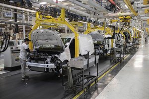 „Renault“ ir „Volkswagen“ keliai skiriasi: pigaus elektromobilio kartu nebekurs