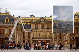 Paryžiuje užsidegė istoriniai Versalio rūmai