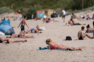 Linksmybėms pinigų negaili: didžioji dalis lietuvių per atostogų savaitę išleidžia viso mėnesio pajamas