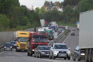 Ministrų kabinetas siūlo pusmečiui nukelti „e-tolling“ sistemos startą