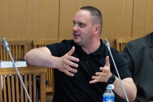 Po audringų diskusijų Seimo komitete – pertrauka dėl galimybės rašyti moterų pavardes su galūne -a