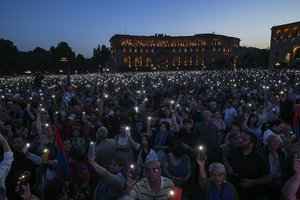 Armėnijoje per protestą prieš vyriausybę sužeista dešimtys žmonių