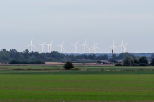 Siūlo uždrausti kiniškų valdymo sistemų naudojimą saulės ir vėjo jėgainių parkuose