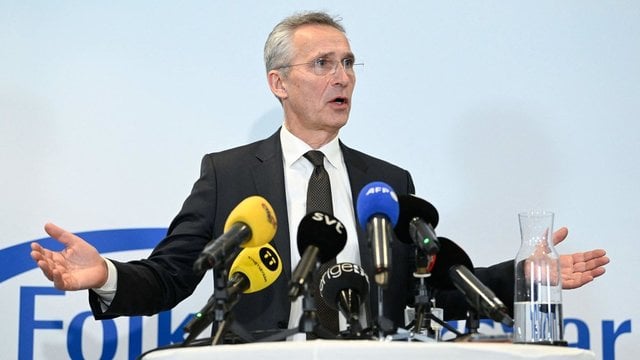 NATO vadovas pabrėžė vis didėjančią įtampą: užsiminė, kad JAV modernizuoja Europoje esančius branduolinius ginklus
