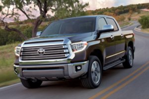 „Toyota“ atšaukia daugiau kaip 100 tūkstančių visureigių: pasirodė variklių gedimai