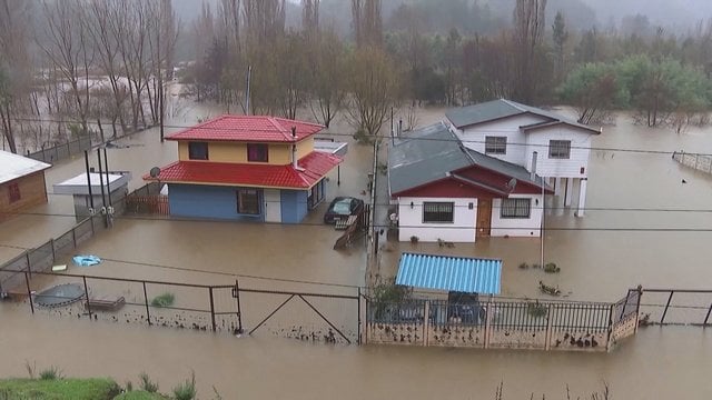Čilėje dėl smarkių liūčių mažiausiai 400 šeimų neteko namų: meteorologai nieko gero nežada