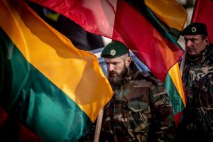 Lietuvos šaulių sąjungai – Lietuvos kariuomenės automatiniai šautuvai, ekipuotės komplektai, liemenės