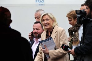 Prancūzijos kraštutinių dešiniųjų politikė M. Le Pen pergalės atveju pažadėjo „vienybės vyriausybę“