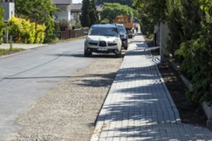 Stebėdama, kaip šioje gyvenvietėje vyko gatvės remontas, gyventoja kraupo: baisiausia – galutinis rezultatas