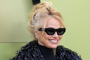 56-erių Pamela Anderson parodė, kaip atrodo be lašelio kosmetikos: vaizdo įraše ji –  sunkiai atpažįstama