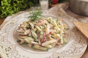 Gaivios ridikėlių ir agurkų salotos su kiaušiniu: valgysite be jokio sąžinės graužaties