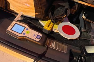 Alytaus rajone į griovį automobiliu įskrieję girti vyrai pasprukti nesuspėjo – pasirodė policijos pareigūnai