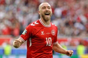 Pirmosios lygiosios čempionate: danai ir slovėnai išsiskyrė taikiai, o įvartį pelnė praėjusiame turnyre iš mirties nagų ištrauktas Ch. Eriksenas