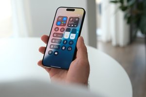 „Apple“ naujienų pristatymas: pirmieji Baltijos šalyse pradžiuginti lietuviai ir pažangūs DI sprendimai