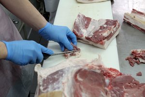 Kinija teigia inicijuojanti antidempingo tyrimą dėl kiaulienos importo iš Europos Sąjungos