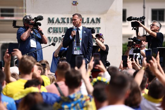  Vokietijoje – Rusijos išpuolių sunaikinto Charkivo stadiono ekspozicija<br> EPA-ELTA nuotr.