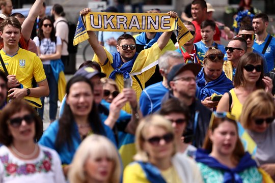  Vokietijoje – Rusijos išpuolių sunaikinto Charkivo stadiono ekspozicija<br> EPA-ELTA nuotr.