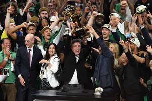 16 metų lauktas triumfas: NBA triumfavusi „Boston Celtics“ tapo tituluočiausiu lygos klubu