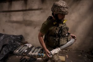 Kijevas apkaltino Rusijos pajėgas nukirtus galvą ukrainiečių kariui