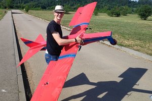 Dronus konstruojančio mokytojo žinutė dvyliktokams: nestresuokite dėl šiandienos pasirinkimų