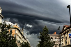 Intensyviausios audros Lietuvą kol kas aplenkė, tačiau rizika išlieka: pasakė, kur ji didžiausia