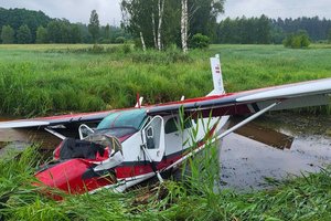Prie Rygos oro uosto – nelaimė: lėktuvas leidosi avariniu būdu, sužeistas lietuvis
