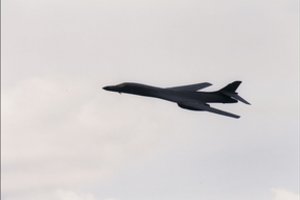 Paskelbė, kad JAV naikintuvai jau skraido Ukrainoje – tačiau yra vienas svarbus niuansas