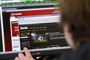 Azartinių lošimų reklamos draudimui – palaikymas Seime: muzikos ir sporto atstovai suka galvas, kaip kompensuotų milijonines sumas