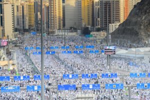 Per kasmetinę musulmonų piligriminę kelionę į Meką karštis pražudė šimtus tikinčiųjų