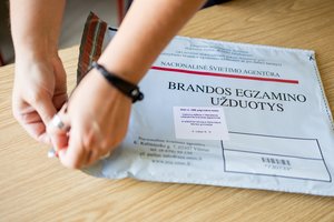 Abiturientai laikys valstybinį fizikos brandos egzaminą