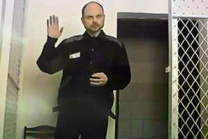 Rusijos vyriausybės kritikui V. Kara-Murzai sugriežtintos kalėjimo sąlygos