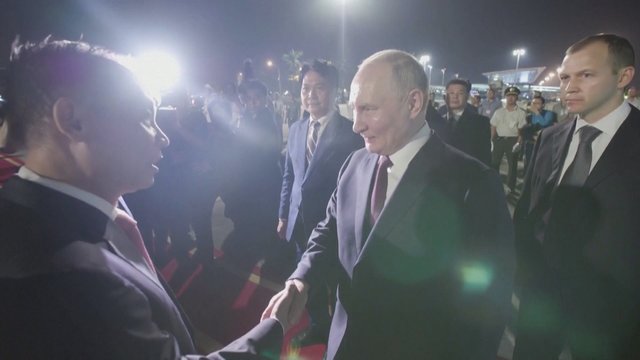 Po iškilmingo vizito Šiaurės Korėjoje, V. Putinas tęsia kelionę – diskusijų atvyko į Vietnamą