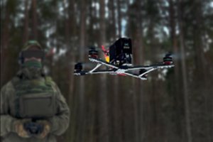 Lietuvos dronų ir karybos ekspertams – pasaulio gynybos pramonės galiūnų dėmesys