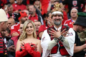 Albanų ir kroatų skanduočių įpykdyti serbai žada trauktis iš Europos čempionato