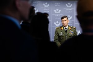 „Jums gali tekti kovoti“: naujajam kariuomenės vadui – Seimo narių įspėjimai ir palinkėjimai